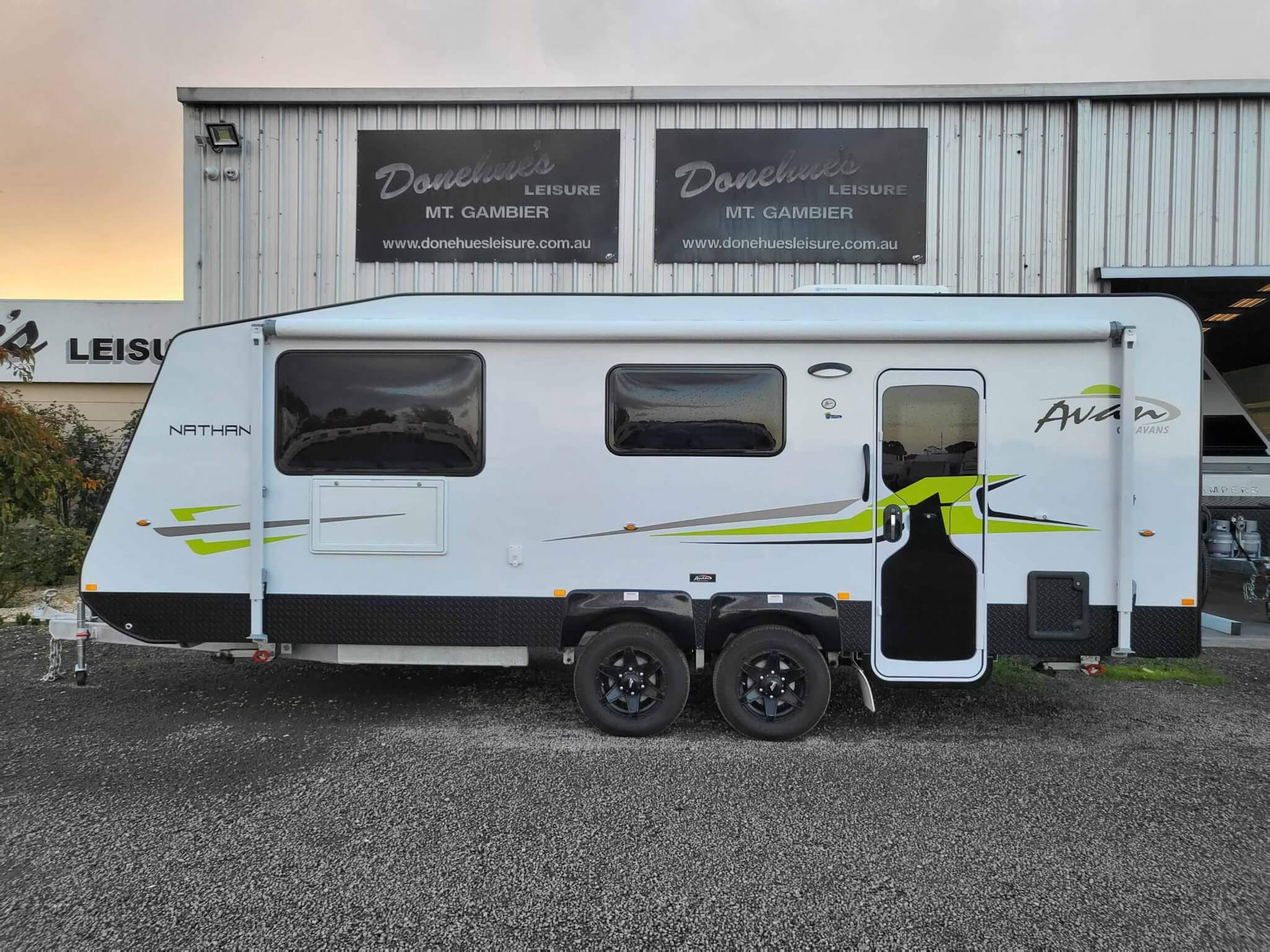 AVAN NATHAN ENSUITE CARAVAN