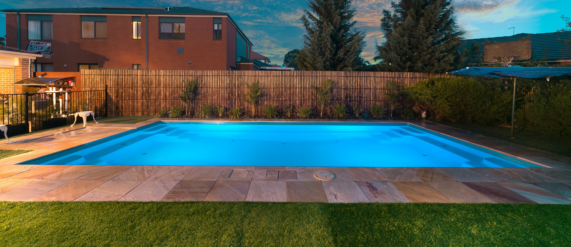 Compass-Pools-Australia_Contemporary-pool-design-idea-with-lights