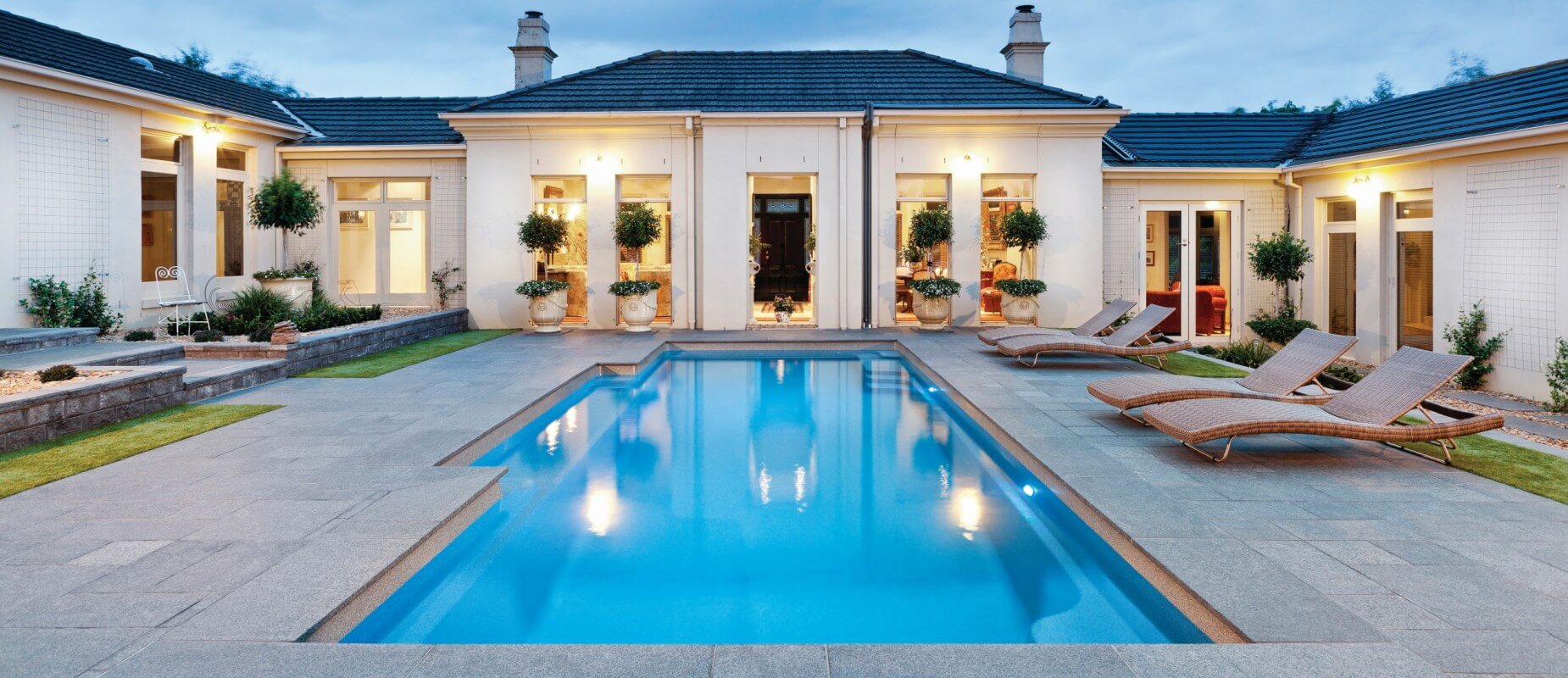 001-Compass-Pools-Australia_Vogue-family-pool-with-pool-lights-in-Lovely-Banks-Geelong-VIC
