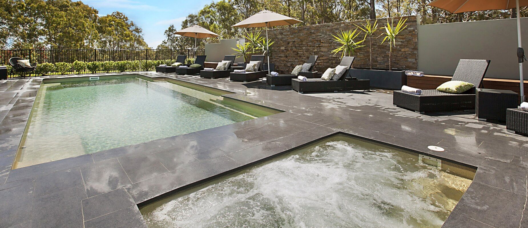 009-Compass-Pools-Australia_Family-pool-and-spa-combo_Vogue-fibreglass-swimming-pool