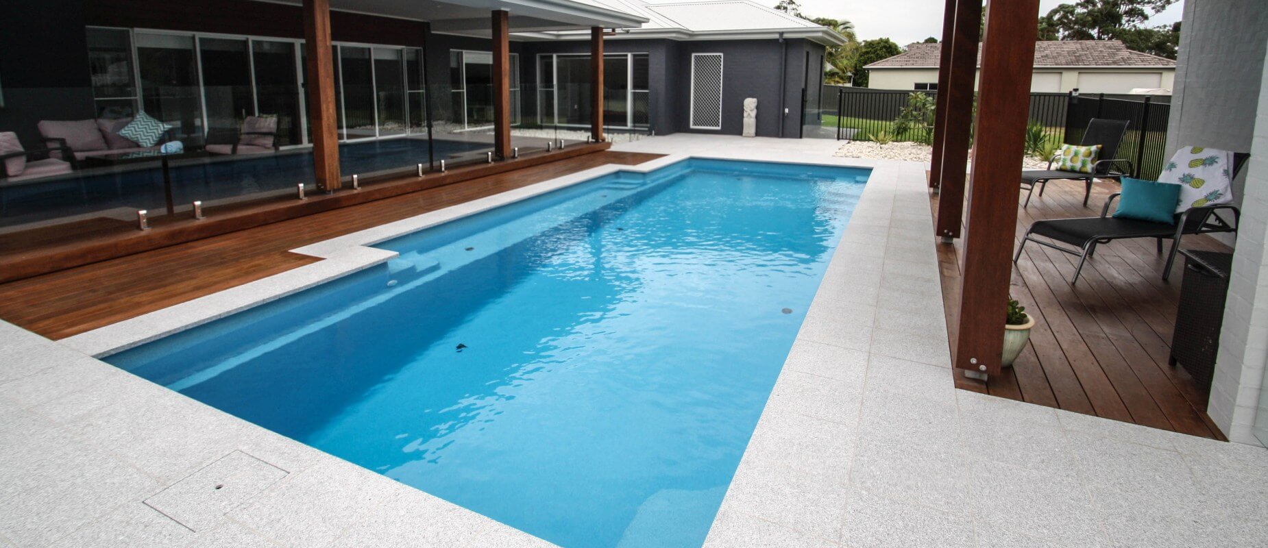 014-Compass-Pools-Australia_Intelligent-pool-with-self-cleaning-system_Vogue-pool-shape