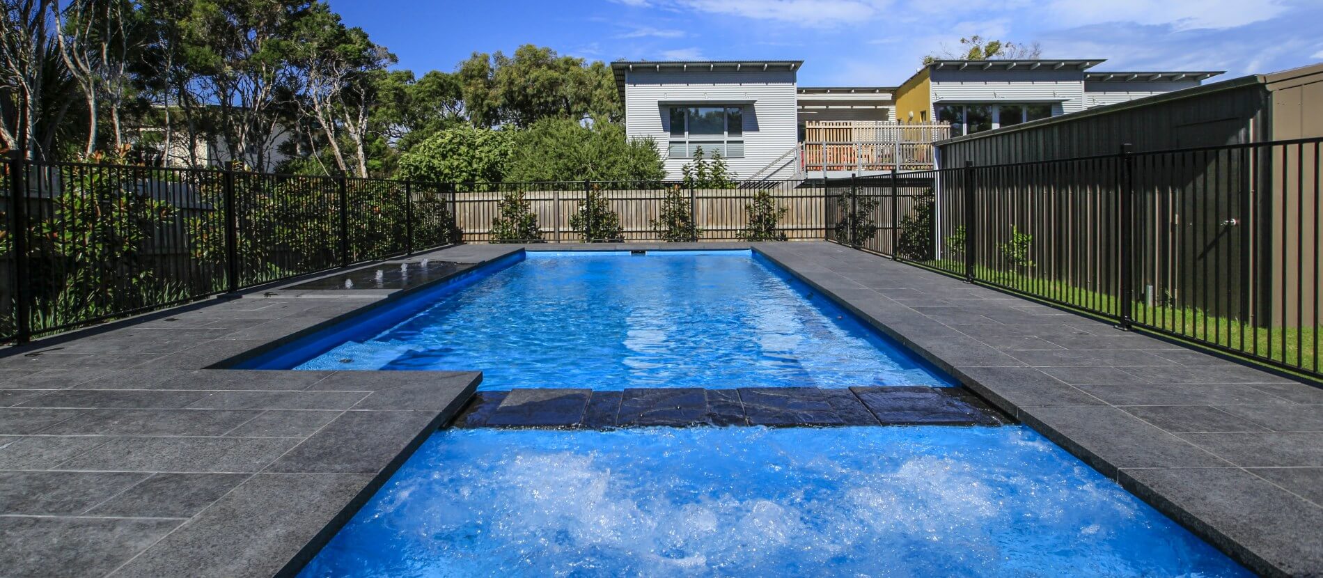 Compass-Pools-Australia_X-Trainer-9.4m-fibreglass-pool-and-spa-combo-with-in-floor-cleaning-in-Sapphire-Blue-colour-with-Sunpod-bubbler